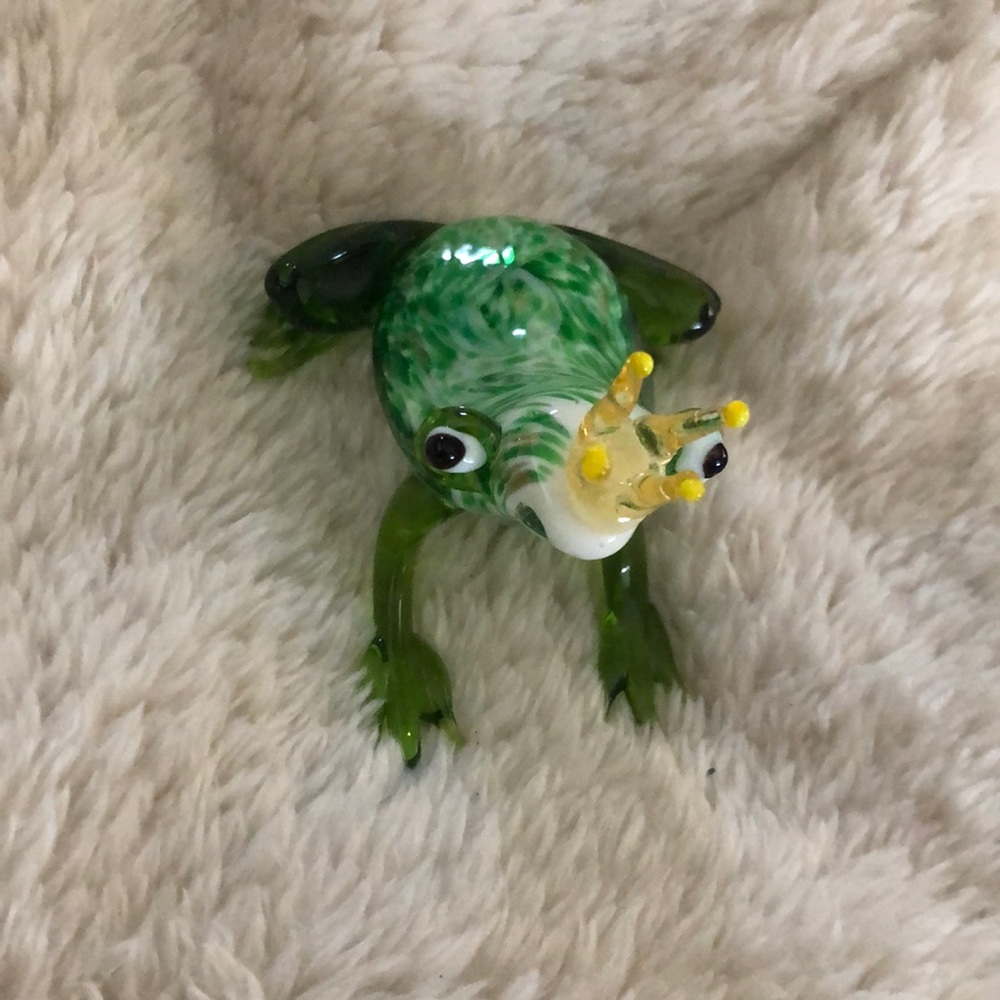 Beautifully crafted handmade glass blown prince frog.